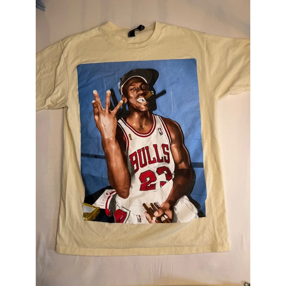 Player Tees Michael Jordan Chicago Bulls Graphic T-Shirt Mens Medium Cream NBA
